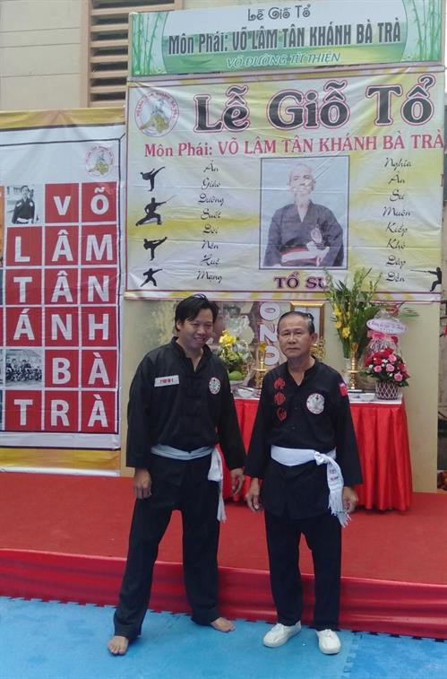 Đại võ sư quốc gia chưởng môn Nguyễn Minh Trí tại lễ giỗ tổ môn phái Võ lâm Tân Khánh Bà Trà Đại võ sư quốc gia chưởng môn Nguyễn Minh Trí tại lễ giỗ tổ môn phái Võ lâm Tân Khánh Bà Trà