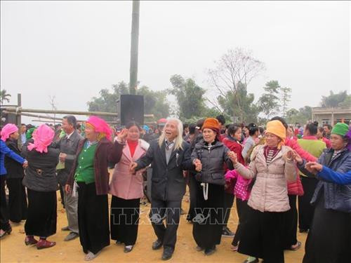 Đồng bào dân tộc Thái vùng Mường Lò nô nức chảy hội rằm Tháng Giêng. Ảnh Việt Dũng – TTXVN Đồng bào dân tộc Thái vùng Mường Lò nô nức chảy hội rằm Tháng Giêng. Ảnh Việt Dũng – TTXVN