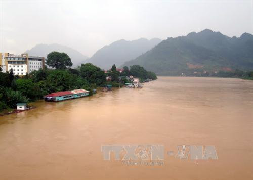 Một góc sông Lô, địa phận thành phố Tuyên Quang. Ảnh Quang Đán – TTXVN