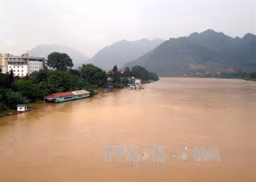 Một góc sông Lô, địa phận thành phố Tuyên Quang. Ảnh Quang Đán – TTXVN