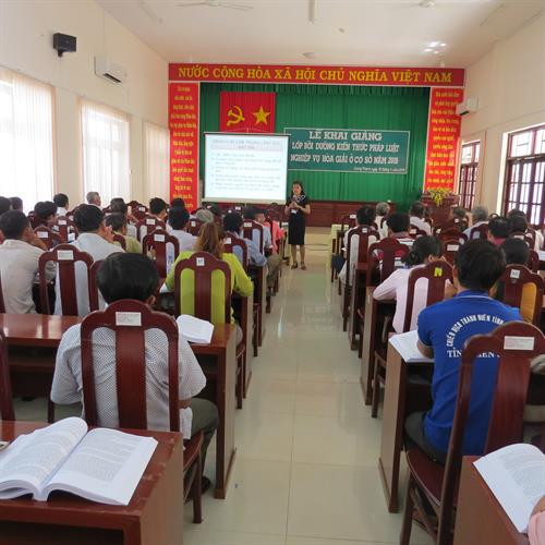 Tuyên truyền, phổ biến pháp luật thông qua công tác hòa giải ở cơ sở ở tỉnh Kiên Giang. Ảnh :stp.kiengiang.gov.vn Tuyên truyền, phổ biến pháp luật thông qua công tác hòa giải ở cơ sở ở tỉnh Kiên Giang. Ảnh :stp.kiengiang.gov.vn