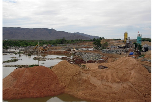 Đập dâng Tân Mỹ được đầu tư xây dựng để tích nước phục vụ tưới tiêu. Đập dâng Tân Mỹ được đầu tư xây dựng để tích nước phục vụ tưới tiêu.