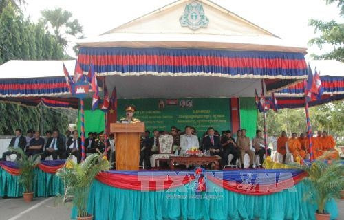 Trung tướng Đỗ Căn, Phó Chủ nhiệm Tổng cục Chính trị Quân đội Nhân dân Việt Nam phát biểu tại lễ khánh thành. Ảnh: Trần Chí Hùng và Danh Chanh Đa - CQTT TTXVN tại Campuchia