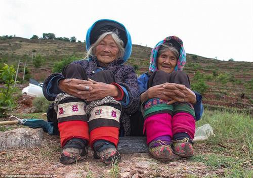 Những phụ nữ 'bó chân gót sen' cuối cùng ở Trung Quốc ảnh 1 Những phụ nữ 'bó chân gót sen' cuối cùng ở Trung Quốc ảnh 1