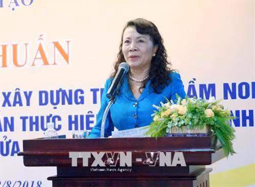 Thứ trưởng Bộ Giáo dục và Đào tạo Nguyễn Thị Nghĩa phát biểu tại hội thảo. Ảnh: Thu Hoài – TTXVN