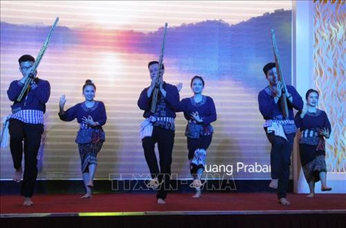 Tiết mục múa truyền thống của sinh viên Lào. Ảnh: Xuân Dự - TTXVN