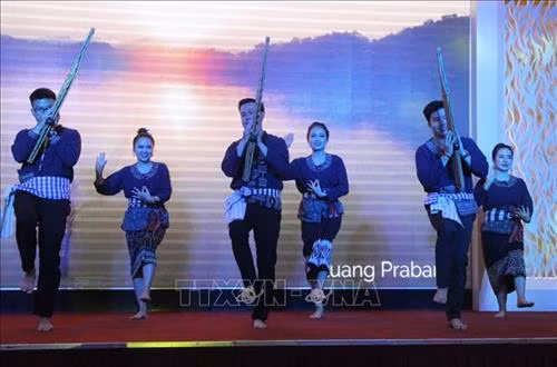 Tiết mục múa truyền thống của sinh viên Lào. Ảnh: Xuân Dự - TTXVN