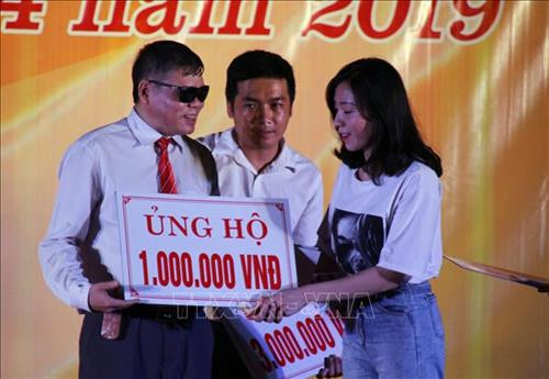 Các cơ quan, đơn vị, nhà hảo tâm quyên góp ủng hộ quỹ cho Hội Người mù tỉnh Sơn La. Ảnh: Diệp Anh - TTXVN Các cơ quan, đơn vị, nhà hảo tâm quyên góp ủng hộ quỹ cho Hội Người mù tỉnh Sơn La. Ảnh: Diệp Anh - TTXVN