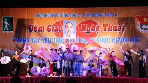 Chương trình gồm nhiều tiết mục văn nghệ đặc sắc, mang âm hưởng của núi rừng Tây Bắc như tác phẩm “Sơn La đón Bác Hồ về”, “Xuân về trên bản Mông”. Ảnh: Diệp Anh - TTXVN Chương trình gồm nhiều tiết mục văn nghệ đặc sắc, mang âm hưởng của núi rừng Tây Bắc như tác phẩm “Sơn La đón Bác Hồ về”, “Xuân về trên bản Mông”. Ảnh: Diệp Anh - TTXVN