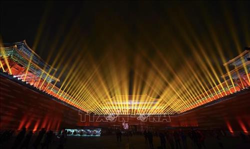 Ánh sáng lung linh tại Tử Cấm Thành, Bắc Kinh, Trung Quốc. Ảnh: THX/ TTXVN Ánh sáng lung linh tại Tử Cấm Thành, Bắc Kinh, Trung Quốc. Ảnh: THX/ TTXVN