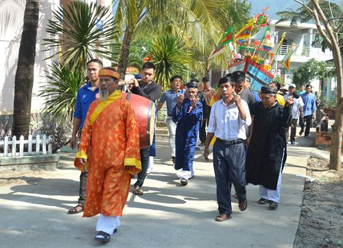 Nhân dân tại khu dân cư văn hóa biển Kim Liên làm lễ rước, thả thuyền. Ảnh: Đinh Văn Nhiều-TTXVN Nhân dân tại khu dân cư văn hóa biển Kim Liên làm lễ rước, thả thuyền. Ảnh: Đinh Văn Nhiều-TTXVN Nhân dân tại khu dân cư văn hóa biển Kim Liên làm lễ rước, thả thuyền. Ảnh: Đinh Văn Nhiều-TTXVN Nhân dân tại khu dân cư văn hóa biển Kim Liên làm lễ rước, thả thuyền. Ảnh: Đinh Văn Nhiều-TTXVN Lễ cúng, tế các vị thần linh đã khai khẩn, lập ấp. Ảnh: Đinh Văn Nhiều-TTXVN Nhân dân tại khu dân cư văn hóa biển Kim Liên làm lễ rước, thả thuyền. Ảnh: Đinh Văn Nhiều-TTXVN Nhân dân tại khu dân cư văn hóa biển Kim Liên làm lễ rước, thả thuyền. Ảnh: Đinh Văn Nhiều-TTXVN Nhân dân tại khu dân cư văn hóa biển Kim Liên làm lễ rước, thả thuyền. Ảnh: Đinh Văn Nhiều-TTXVN Nhân dân tại khu dân cư văn hóa biển Kim Liên làm lễ rước, thả thuyền. Ảnh: Đinh Văn Nhiều-TTXVN Lễ cúng, tế các vị thần linh đã khai khẩn, lập ấp. Ảnh: Đinh Văn Nhiều-TTXVN