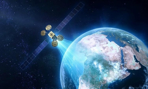 Vệ tinh sau khi được phóng lên sẽ ở quỹ đạo địa tĩnh (di chuyển cùng vận tốc với Trái đất). Vệ tinh sau khi được phóng lên sẽ ở quỹ đạo địa tĩnh (di chuyển cùng vận tốc với Trái đất).