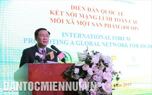 Phó Thủ tướng Chính phủ Vương Đình Huệ phát biểu tại Diễn đàn kết nối mạng lưới toàn cầu mỗi xã một sản phẩm (OCOP).