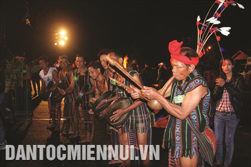 Lễ hội cồng chiêng được tỉnh Lâm Đồng luân phiên tổ chức tại các huyện, thành phố, thu hút hàng trăm nghệ nhân tham gia