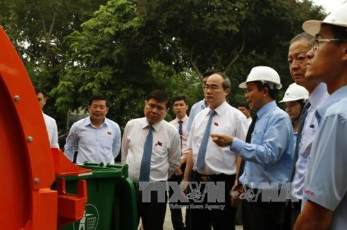Bí thư Thành ủy thành phố Hồ Chí Minh Nguyễn Thiện Nhân thăm các gian hàng Triển lãm tại kỳ họp. Ảnh: Hoàng Hải-TTXVN Bí thư Thành ủy thành phố Hồ Chí Minh Nguyễn Thiện Nhân thăm các gian hàng Triển lãm tại kỳ họp. Ảnh: Hoàng Hải-TTXVN