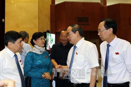 Bí thư Thành ủy thành phố Hồ Chí Minh Nguyễn Thiện Nhân với các đại biểu dự kỳ họp. Ảnh: Hoàng Hải-TTXVN Bí thư Thành ủy thành phố Hồ Chí Minh Nguyễn Thiện Nhân với các đại biểu dự kỳ họp. Ảnh: Hoàng Hải-TTXVN