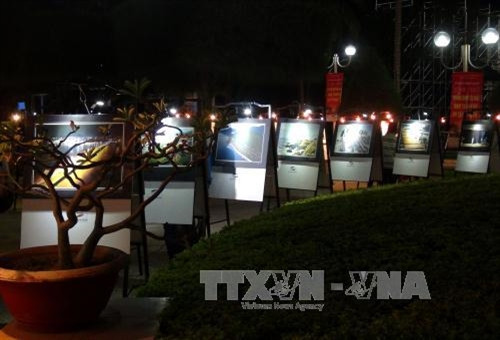 Festival biển Nha Trang - Khánh Hòa 2017: Triển lãm ảnh "Quê hương - con người vùng Duyên hải Nam Trung bộ và Tây Nguyên" ảnh 3 Festival biển Nha Trang - Khánh Hòa 2017: Triển lãm ảnh "Quê hương - con người vùng Duyên hải Nam Trung bộ và Tây Nguyên" ảnh 3