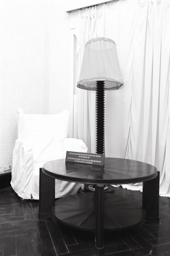 Ngày 2/9/1945, tại Quảng trường Ba Đình (Hà Nội), Chủ tịch Hồ Chí Minh thay mặt Chính phủ lâm thời đọc bản Tuyên ngôn Độc lập khai sinh nước Việt Nam Dân chủ Cộng hòa. Ảnh: Tư liệu TTXVN Đánh chiếm Bắc Bộ Phủ - Tổng khởi nghĩa giành chính quyền tại Hà Nội tháng 8/1945. Ảnh: Tư liệu TTXVN Cuộc mít tinh phát động khởi nghĩa giành chính quyền do Mặt trận Việt Minh tổ chức tại Nhà hát lớn Hà Nội ngày 19/8/1945. Ảnh: Tư liệu TTXVN Đại tướng Võ Nguyên Giáp đọc Quân lệnh số 1 Quyết định thành lập Đội Việt Nam Tuyên truyền Giải phóng quân ngày 22/12/1944. Ảnh: Tư liệu TTXVN Nhân dân Sài Gòn nổi dậy giành chính quyền tháng 8/1945. Ảnh: Tư liệu TTXVN Quảng trường Ba Đình (Hà Nội) ngày 2/9/1945. Ảnh: Tư liệu TTXVN Chiếc bàn lịch sử nơi Chủ tịch Hồ Chí Minh khởi thảo bản Tuyên ngôn Độc lập ở ngôi nhà số 48 Hàng Ngang (Hà Nội). Ảnh: Ngọc Kỳ