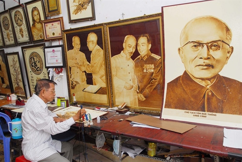 Những bức tranh của oogn Tạng được bình chọn là sản phẩm tiêu biểu của Tây Nam bộ