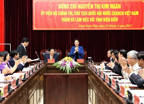 Tiếp tục chương trình thăm và làm việc tại tỉnh Điện Biên, sáng 13/3/2017, Chủ tịch Quốc hội Nguyễn Thị Kim Ngân làm việc với lãnh đạo chủ chốt của tỉnh Điện Biên. Ảnh: Trọng Đức - TTXVN