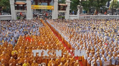 Đông đảo tăng ni, phật tử của thành phố tham dự Đại lễ Phật đản Phật lịch 2562. Ảnh: Thế Anh - TTXVN Đông đảo tăng ni, phật tử của thành phố tham dự Đại lễ Phật đản Phật lịch 2562. Ảnh: Thế Anh - TTXVN