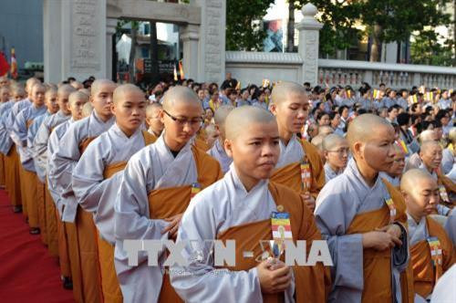 Đông đảo tăng ni, phật tử của thành phố tham dự Đại lễ Phật đản Phật lịch 2562. Ảnh: Thế Anh - TTXVN Đông đảo tăng ni, phật tử của thành phố tham dự Đại lễ Phật đản Phật lịch 2562. Ảnh: Thế Anh - TTXVN