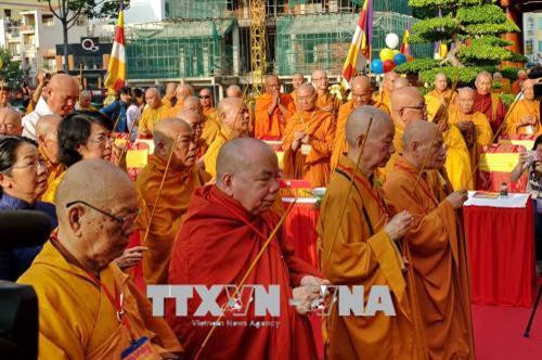 Nghi thức dâng hương tại Đại lễ Phật đản Phật lịch 2562. Ảnh: Thế Anh - TTXVN Nghi thức dâng hương tại Đại lễ Phật đản Phật lịch 2562. Ảnh: Thế Anh - TTXVN