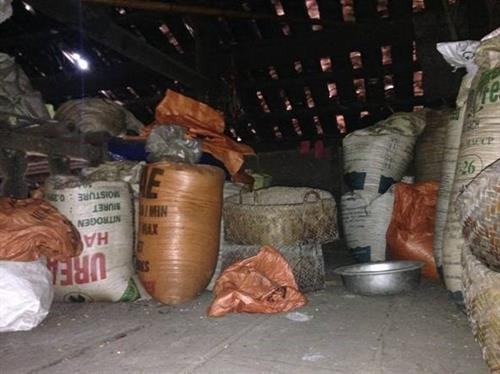 Nhà trình tường của người Dao Tiền ảnh 9