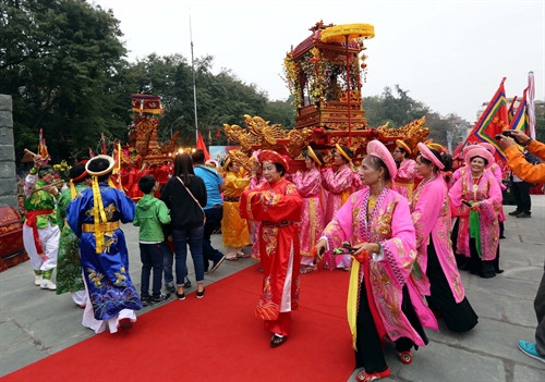 Rước kiệu trong lễ hội kỷ niệm 228 năm Chiến thắng Ngọc Hồi – Đống Đa . Ảnh: Danh Lam- TTXVN