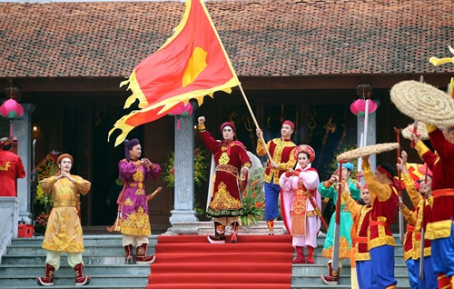 Tái hiện lịch sử nghĩa quân Tây Sơn đánh bại quân Thanhi. Ảnh: Danh Lam- TTXVN