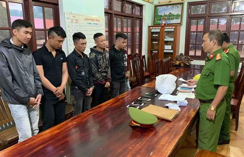 Công an thành phố Buôn Ma Thuột bắt giữ 6 đối tượng hoạt động tín dụng đen. Ảnh : dangcongsan.vn Công an thành phố Buôn Ma Thuột bắt giữ 6 đối tượng hoạt động tín dụng đen. Ảnh : dangcongsan.vn