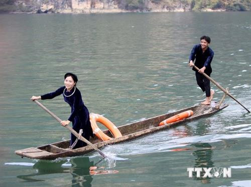 Đua thuyền độc mộc, nét văn hóa đặc trưng của đồng bào dân tộc trong Hội xuân Ba Bể. Ảnh: Thanh Tùng - TTXVN Đua thuyền độc mộc, nét văn hóa đặc trưng của đồng bào dân tộc trong Hội xuân Ba Bể. Ảnh: Thanh Tùng - TTXVN