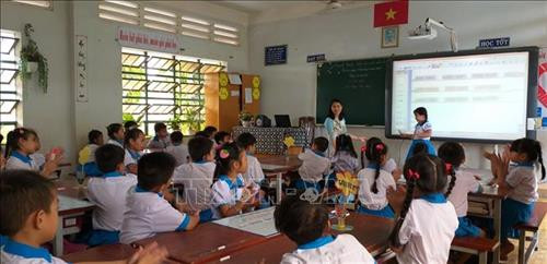 Một trò chơi trong giờ Tiếng Việt giúp các em học sinh hiểu bài, tiếp thu kiến thức nhanh hơn. Ảnh: Lê Xuân-TTXVN Một trò chơi trong giờ Tiếng Việt giúp các em học sinh hiểu bài, tiếp thu kiến thức nhanh hơn. Ảnh: Lê Xuân-TTXVN