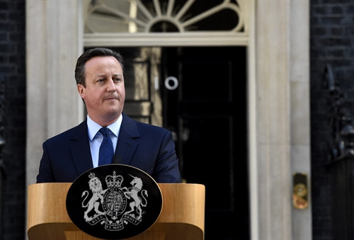 Thủ tướng Anh David Cameron phát biểu và công bố ý định từ chức sau khi kết quả chính thức cuộc trưng cầu ý dân cho thấy đa số cử tri Anh lựa chọn rời khỏi Liên minh châu Âu (EU), , EPA/ TTXVN