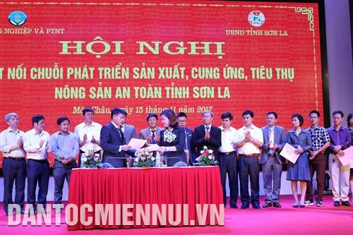 Lễ ký kết biên bản thỏa thuận hợp tác giữa các doanh nghiệp