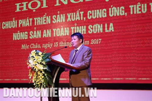 Đồng chí Lò Minh Hùng, Phó Chủ tịch UBND tỉnh Sơn La phát biểu tại Hội nghị