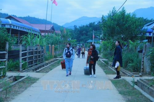 Với lợi thế sẵn có, Pa Púa có tiềm năng phát triển du lịch cộng đồng. Ảnh: Khiếu Tư - TTXVN Với lợi thế sẵn có, Pa Púa có tiềm năng phát triển du lịch cộng đồng. Ảnh: Khiếu Tư - TTXVN