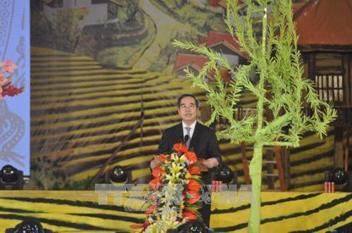 Đồng chí Nguyễn Văn Bình, Ủy viên Bộ chính trị, Bí thư Trung ương Đảng, Trưởng Ban Kinh tế Trung ương, Trưởng Ban Chỉ đạo Tây Bắc phát biểu tại buổi lễ. Ảnh: Hương Thu-TTXVN Đồng chí Nguyễn Văn Bình, Ủy viên Bộ chính trị, Bí thư Trung ương Đảng, Trưởng Ban Kinh tế Trung ương, Trưởng Ban Chỉ đạo Tây Bắc phát biểu tại buổi lễ. Ảnh: Hương Thu-TTXVN