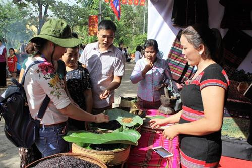 Bánh sừng trâu của người Cơ Tu ảnh 2 Bánh sừng trâu của người Cơ Tu ảnh 2