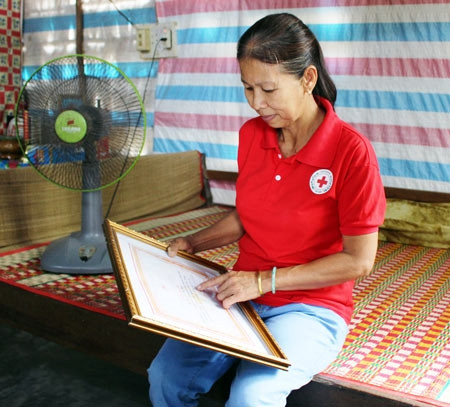 Với những cống hiến của mình trong công tác từ thiện nhân đạo, bà Mao đã được tặng nhiều bằng khen, giấy khen Với những cống hiến của mình trong công tác từ thiện nhân đạo, bà Mao đã được tặng nhiều bằng khen, giấy khen