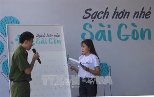Khởi động chương trình vệ sinh môi trường thay đổi diện mạo Thành phố Hồ Chí Minh. Ảnh: Xuân Dự - TTXVN