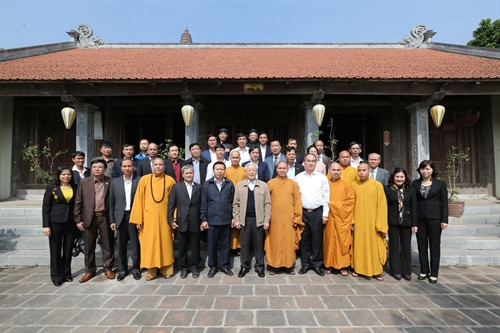 Tổng Bí thư Nguyễn Phú Trọng, Chủ tịch Ủy ban Trung ương Mặt trận Tổ quốc Việt Nam Nguyễn Thiện Nhân và các đại biểu tại chùa Phật Tích. Ảnh: Trí Dũng - TTXVN Tổng Bí thư Nguyễn Phú Trọng, Chủ tịch Ủy ban Trung ương Mặt trận Tổ quốc Việt Nam Nguyễn Thiện Nhân và các đại biểu tại chùa Phật Tích. Ảnh: Trí Dũng - TTXVN