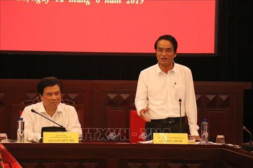 Ông Lê Hồng Minh, Phó Chủ tịch UBND tỉnh Sơn La, Trưởng Ban Chỉ đạo thi THPT Quốc gia tỉnh Sơn La phát biểu tại buổi làm việc. Ảnh: Hữu Quyết - TTXVN Ông Lê Hồng Minh, Phó Chủ tịch UBND tỉnh Sơn La, Trưởng Ban Chỉ đạo thi THPT Quốc gia tỉnh Sơn La phát biểu tại buổi làm việc. Ảnh: Hữu Quyết - TTXVN