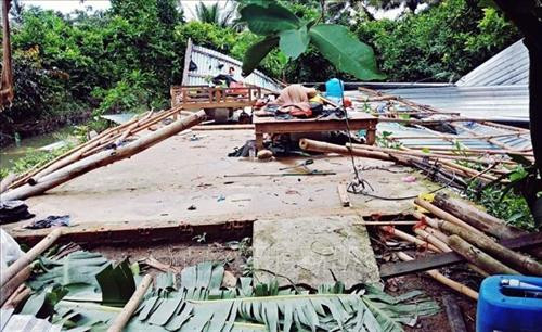 Căn nhà bị sập hoàn toàn do dông lốc xoáy ở Sóc Trăng. Ảnh: Trung Hiếu - TTXVN