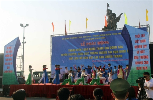 Biểu diễn nghệ thuật tại Lễ phát động. Ảnh: Quốc Dũng - TTXVN