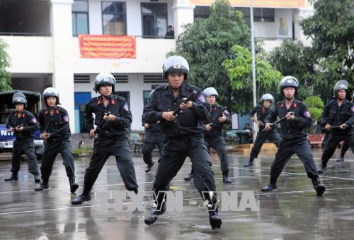 Chiến sỹ Tiểu đoàn 2 tập luyện không kể mưa gió. Ảnh: Thành Chung - TTXVN Chiến sỹ Tiểu đoàn 2 tập luyện không kể mưa gió. Ảnh: Thành Chung - TTXVN