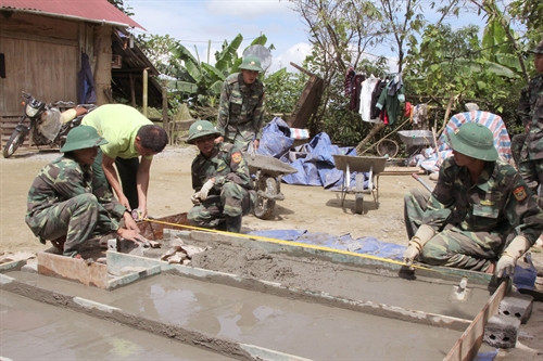 Cán bộ, chiến sĩ Biên phòng Lai Châu xây dựng các hạng mục công trình nước sinh hoạt cho vùng cao. Cán bộ, chiến sĩ Biên phòng Lai Châu xây dựng các hạng mục công trình nước sinh hoạt cho vùng cao.