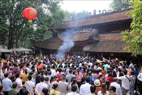 Lễ rước cỏ voi của người dân thôn Xuân Tảo, xã Xuân Giang. Ảnh: Quang Quyết - TTXVN Người dân xin lộc hoa tre trong ngày hội cầu mong một năm sức khỏe, may mắn…Ảnh: Quang Quyết - TTXVN Lễ rước cỏ voi của người dân thôn Xuân Tảo, xã Xuân Giang. Ảnh: Quang Quyết - TTXVN Lễ rước trầu cau của người dân thôn Đan Tảo, xã Tân Minh. Ảnh: Quang Quyết - TTXVN Nghi thức rước vị nữ tướng tại Lễ hội đền Sóc năm 2019. Ảnh: Quang Quyết - TTXVN Lễ rước ngà voi của người dân thôn Đức Hậu, xã Đức Hòa. Ảnh: Quang Quyết - TTXVN Quang cảnh Lễ khai hội đền Sóc năm 2019. Ảnh: Quang Quyết - TTXVN Đông đảo du khách thập phương về dự lễ khai hội đền Sóc năm 2019. Ảnh: Quang Quyết - TTXVN Lễ rước voi chiến của người dân thôn Dược Thượng, xã Tiên Dược. Ảnh: Quang Quyết - TTXVN Lễ rước cầu húc của người dân thôn Xuân Dục, xã Tân Minh. Ảnh: Quang Quyết - TTXVN Lễ rước cỏ voi của người dân thôn Xuân Tảo, xã Xuân Giang. Ảnh: Quang Quyết - TTXVN Người dân xin lộc hoa tre trong ngày hội cầu mong một năm sức khỏe, may mắn…Ảnh: Quang Quyết - TTXVN Lễ rước cỏ voi của người dân thôn Xuân Tảo, xã Xuân Giang. Ảnh: Quang Quyết - TTXVN Lễ rước trầu cau của người dân thôn Đan Tảo, xã Tân Minh. Ảnh: Quang Quyết - TTXVN Nghi thức rước vị nữ tướng tại Lễ hội đền Sóc năm 2019. Ảnh: Quang Quyết - TTXVN Lễ rước ngà voi của người dân thôn Đức Hậu, xã Đức Hòa. Ảnh: Quang Quyết - TTXVN Quang cảnh Lễ khai hội đền Sóc năm 2019. Ảnh: Quang Quyết - TTXVN Đông đảo du khách thập phương về dự lễ khai hội đền Sóc năm 2019. Ảnh: Quang Quyết - TTXVN Lễ rước voi chiến của người dân thôn Dược Thượng, xã Tiên Dược. Ảnh: Quang Quyết - TTXVN Lễ rước cầu húc của người dân thôn Xuân Dục, xã Tân Minh. Ảnh: Quang Quyết - TTXVN