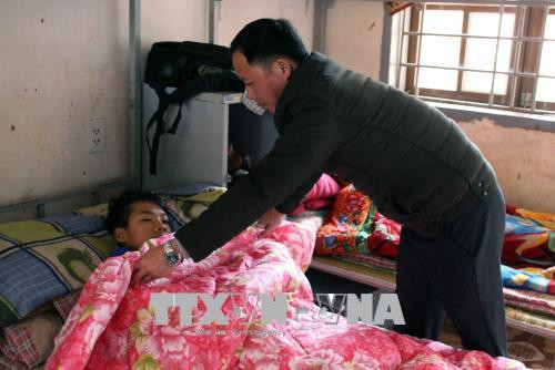 Trường Phổ thông Dân tộc bán trú Trung học Cơ sở xã Chiềng Xuân (huyện Vân Hồ, tỉnh Sơn La) bổ sung nhiều chăn đệm, màn chiếu để giữ ấm cho học sinh. Ảnh: Diệp Anh – TTXVN Trường Phổ thông Dân tộc bán trú Trung học Cơ sở xã Chiềng Xuân (huyện Vân Hồ, tỉnh Sơn La) bổ sung nhiều chăn đệm, màn chiếu để giữ ấm cho học sinh. Ảnh: Diệp Anh – TTXVN