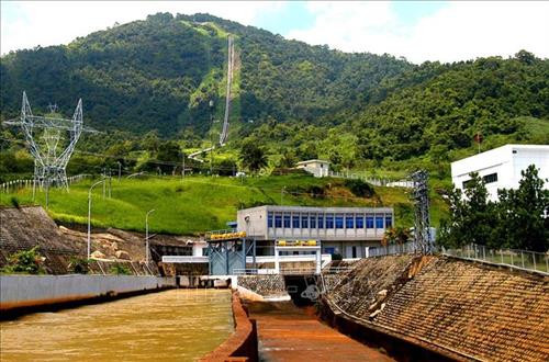 Sản phẩm tỏi Phan Rang của tỉnh Ninh Thuận được Cục Sở hữu trí tuệ (Bộ Khoa học và Công nghệ) cấp văn bằng bảo hộ Nhãn hiệu tập thể. Ảnh: Nguyễn Thành – TTXVN Sản phẩm nho thương hiệu "Nho Ba Mọi" của Doanh nghiệp tư nhân Sản xuất-Thương mại-Dịch vụ Ba Mọi nổi tiếng khắp cả nước. Ảnh: Danh Lam – TTXVN Sản xuất hàng may mặc xuất khẩu tại Công ty TNHH May Tiến Thuận (Ninh Thuận). Ảnh: Danh Lam – TTXVN Nhà máy thuỷ điện Đa Nhim tại tỉnh Ninh Thuận được xây dựng bậc trên cùng của hệ thống sông Đồng Nai và đưa vào vận hành từ năm 1964 - là một trong những nhà máy thuỷ điện đầu tiên được xây dựng ở Việt Nam. Ảnh: Ngọc Hà – TTXVN Nhà máy điện gió Mũi Dinh (Ninh Thuận) đã chính thức hòa lưới điện quốc gia. Ảnh: Công Thử - TTXVN Hòn Đỏ thuộc địa phận xã biển Thanh Hải, huyện Ninh Hải (Ninh Thuận) là một quần thể san hô cổ hóa thạch do sóng biển bào mòn theo thời gian tạo thành. Đến Hòn Đỏ, du khách có dịp hòa mình vào khung cảnh thiên nhiên hoang sơ tuyệt đẹp; tham gia nhiều hoạt động hấp dẫn như chụp ảnh nghệ thuật, tắm biển, lặn ngắm san hô, cắm trại giữa rừng dương tận hưởng gió biển mát rượi, trong lành. Ảnh: Nguyễn Thành – TTXVN Lễ cắt băng khánh thành tượng đài chiến thắng 16/4 tại thành phố Phan Rang - Tháp Chàm, tỉnh Ninh Thuận. Ảnh: Công Thử - TTXVN Cảnh đồng quê thanh bình tại vườn quốc gia Núi Chúa, điểm thu hút khách du lịch, các nhà khoa học tới tham quan, nghiên cứu, đặc biệt là những người yêu thiên nhiên muốn khám phá những bí ẩn của hệ sinh thái khô hạn đặc trưng nhất ở Việt Nam. Ảnh: Nguyễn Thành – TTXVN Tháp Pô klong Girai (thành phố Phan Rang-Tháp Chàm), nơi đồng bào Chăm theo đạo Bàlamôn tỉnh Ninh Thuận thường niên tổ chức lễ hội Katê truyền thống. Ảnh: Công Thử – TTXVN Trình diễn lễ hội văn hoá truyền thống của đồng bào dân tộc Khmer tỉnh Ninh Thuận. Ảnh: Thanh Hà – TTXVN Sản phẩm tỏi Phan Rang của tỉnh Ninh Thuận được Cục Sở hữu trí tuệ (Bộ Khoa học và Công nghệ) cấp văn bằng bảo hộ Nhãn hiệu tập thể. Ảnh: Nguyễn Thành – TTXVN Sản phẩm nho thương hiệu "Nho Ba Mọi" của Doanh nghiệp tư nhân Sản xuất-Thương mại-Dịch vụ Ba Mọi nổi tiếng khắp cả nước. Ảnh: Danh Lam – TTXVN Sản xuất hàng may mặc xuất khẩu tại Công ty TNHH May Tiến Thuận (Ninh Thuận). Ảnh: Danh Lam – TTXVN Nhà máy thuỷ điện Đa Nhim tại tỉnh Ninh Thuận được xây dựng bậc trên cùng của hệ thống sông Đồng Nai và đưa vào vận hành từ năm 1964 - là một trong những nhà máy thuỷ điện đầu tiên được xây dựng ở Việt Nam. Ảnh: Ngọc Hà – TTXVN Nhà máy điện gió Mũi Dinh (Ninh Thuận) đã chính thức hòa lưới điện quốc gia. Ảnh: Công Thử - TTXVN Hòn Đỏ thuộc địa phận xã biển Thanh Hải, huyện Ninh Hải (Ninh Thuận) là một quần thể san hô cổ hóa thạch do sóng biển bào mòn theo thời gian tạo thành. Đến Hòn Đỏ, du khách có dịp hòa mình vào khung cảnh thiên nhiên hoang sơ tuyệt đẹp; tham gia nhiều hoạt động hấp dẫn như chụp ảnh nghệ thuật, tắm biển, lặn ngắm san hô, cắm trại giữa rừng dương tận hưởng gió biển mát rượi, trong lành. Ảnh: Nguyễn Thành – TTXVN Lễ cắt băng khánh thành tượng đài chiến thắng 16/4 tại thành phố Phan Rang - Tháp Chàm, tỉnh Ninh Thuận. Ảnh: Công Thử - TTXVN Cảnh đồng quê thanh bình tại vườn quốc gia Núi Chúa, điểm thu hút khách du lịch, các nhà khoa học tới tham quan, nghiên cứu, đặc biệt là những người yêu thiên nhiên muốn khám phá những bí ẩn của hệ sinh thái khô hạn đặc trưng nhất ở Việt Nam. Ảnh: Nguyễn Thành – TTXVN Tháp Pô klong Girai (thành phố Phan Rang-Tháp Chàm), nơi đồng bào Chăm theo đạo Bàlamôn tỉnh Ninh Thuận thường niên tổ chức lễ hội Katê truyền thống. Ảnh: Công Thử – TTXVN Trình diễn lễ hội văn hoá truyền thống của đồng bào dân tộc Khmer tỉnh Ninh Thuận. Ảnh: Thanh Hà – TTXVN